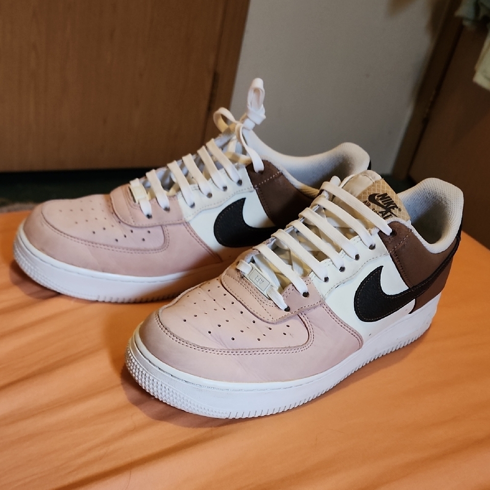 Nike Brown and Tan Sneakers Classic Design